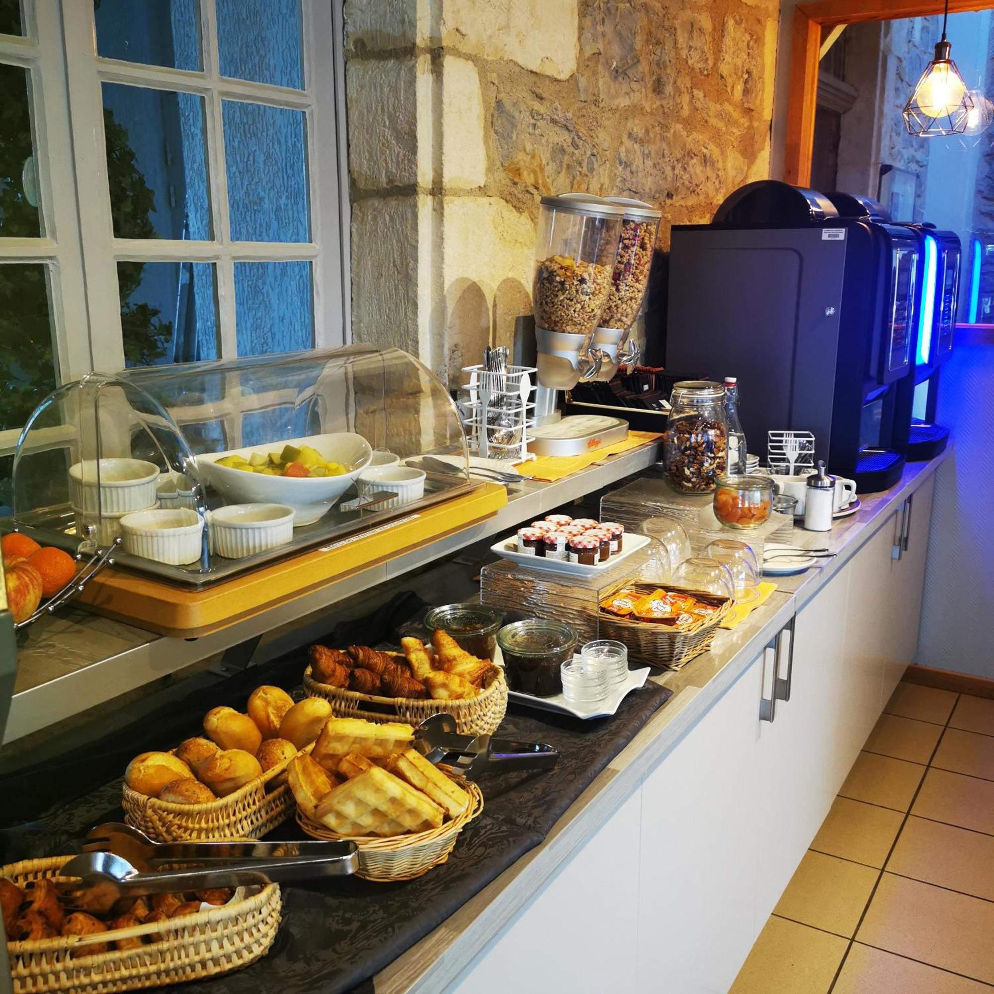Hotel Du Chateau Alvignac Buitenkant foto